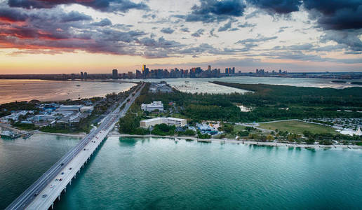 里肯巴克铜锣湾鸟瞰图, 迈阿密