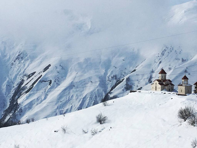 令人惊叹的全景景色。Gudauri 滑雪胜地格鲁吉亚山脉的壮观景色