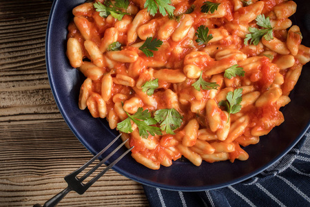 Cavatelli 面食配鲜番茄酱