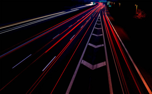 丹麦哥本哈根高速公路交通车辆灯长时间暴露