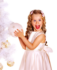 儿童装饰白色圣诞树图片