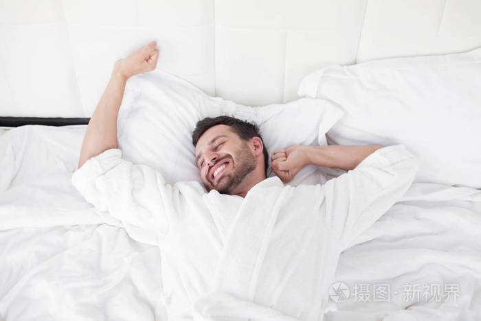 下载小样发票合同问题/举报女人在床上躺着的红色锡睡在床上的女人