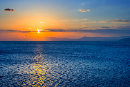 海很漂亮的日落