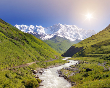 在高加索地区的什哈拉山山图片