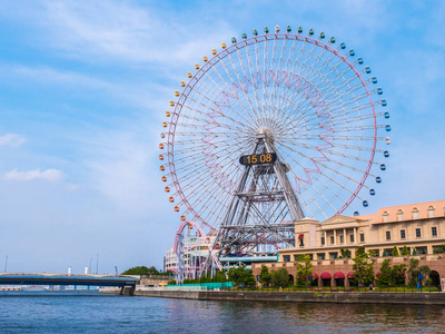 日本横滨城周边游乐园摩天轮