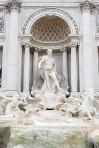 详细的雕像在许愿池或许愿喷泉。意大利罗马的喷泉。它是最大的巴洛克式的喷泉在城市和最美丽在世界上