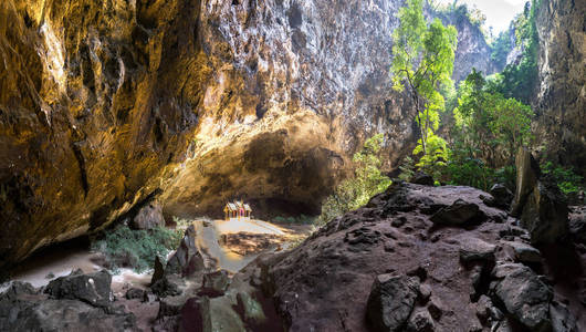 佛洞穴皇家馆全景, 国家公园考 Sam Roi 峰, 泰国在一个夏天的日子里