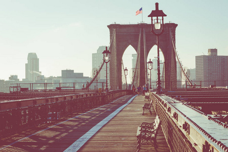 布鲁克林大桥在纽约市。美国著名地标早晨
