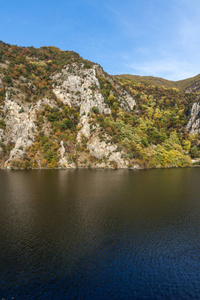 保加利亚普罗夫迪夫地区罗多彼山脉山克里奇姆水库大坝今日景观秋季