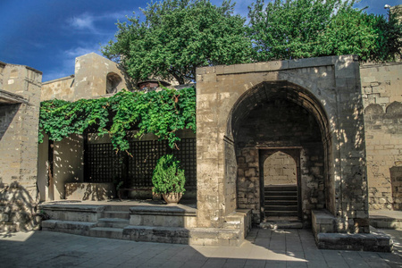 车道角度,位于中心的巴库,阿塞拜疆巴库鸟瞰全景图阿塞拜疆 ismayilli