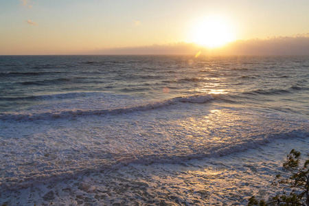 海浪对夕阳