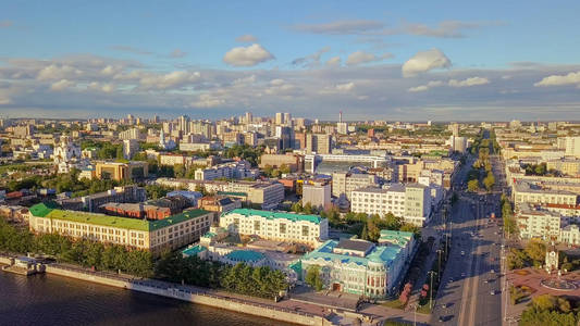 中央池塘和 Plotinka 堤。俄罗斯叶卡捷琳堡市的历史中心, 来自德龙