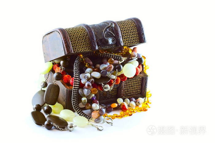 孤立在白色背景上的宝藏