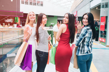 衣着考究的图片