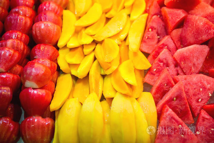 本地市场的热带水果西瓜芒果和甜瓜