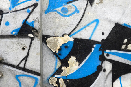 街头艺术。在铬和蓝色色调的彩色涂鸦画片断的抽象背景图像