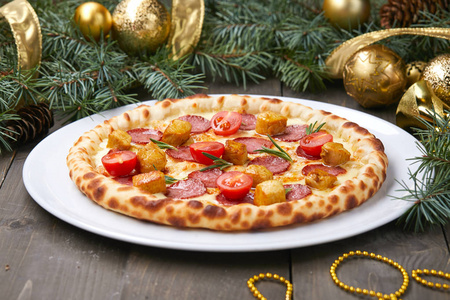 木桌上的圣诞披萨, 特写照片