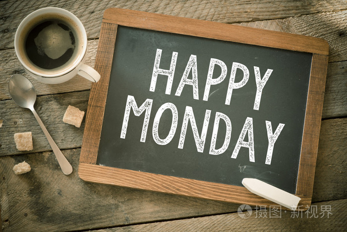 黑板上的快乐星期一标志