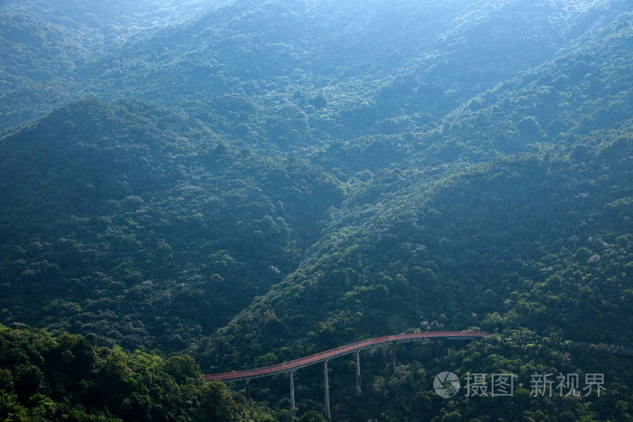 广东省深圳市东大梅沙茶谷弯延山火车铁路的森林