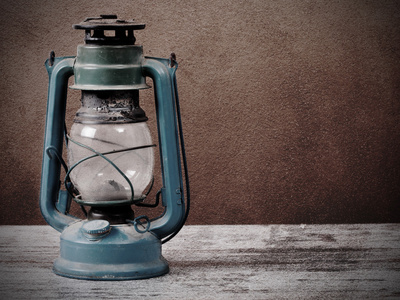 老式爱迪生白炽灯上理念和领导理念颜色背景的老式灯泡老式爱迪生式