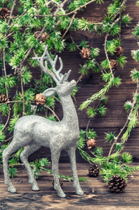 圣诞鹿。复古风格装饰圣诞树胸罩