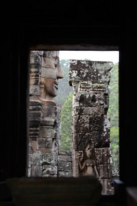 拜杨寺的石脸在柬埔寨西部暹粒城市吴哥寺城附近的吴哥坦普尔遗址