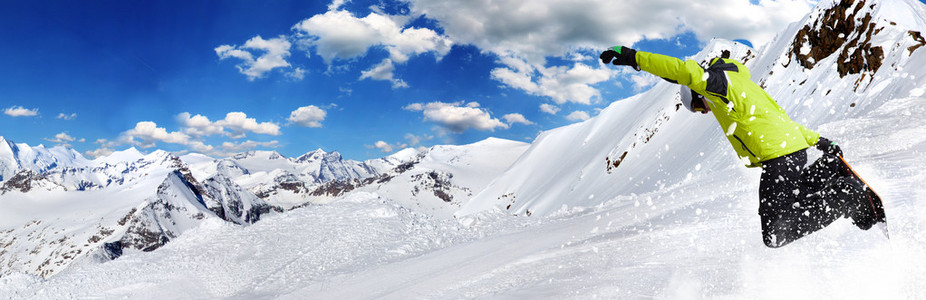 在高山滑雪