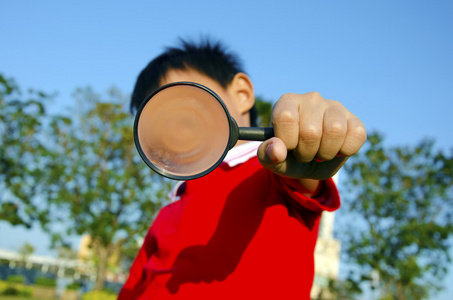 儿童用放大镜照片