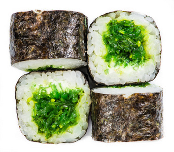 新鲜寿司卷被隔绝在白色上部看法