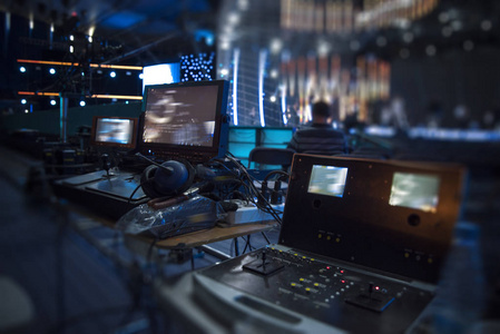 演唱会后台准备露天演唱会的舞台照片