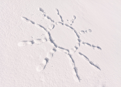 脚步步道在冬天雪在阳光灿烂的日子