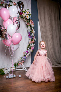 小公主站着图片