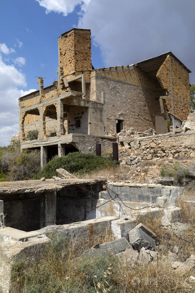 塞浦路斯法马古斯塔的废弃建筑。在1974年土耳其入侵塞浦路斯期间, 它的居民在土耳其的控制下逃走了, 在土耳其武装部队的占领下