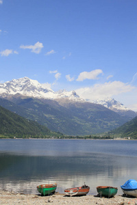 瑞士 Bernina Poschiavo 湖沿线景观