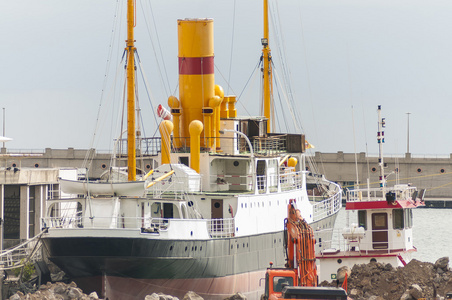 老船用蒸汽引擎照片