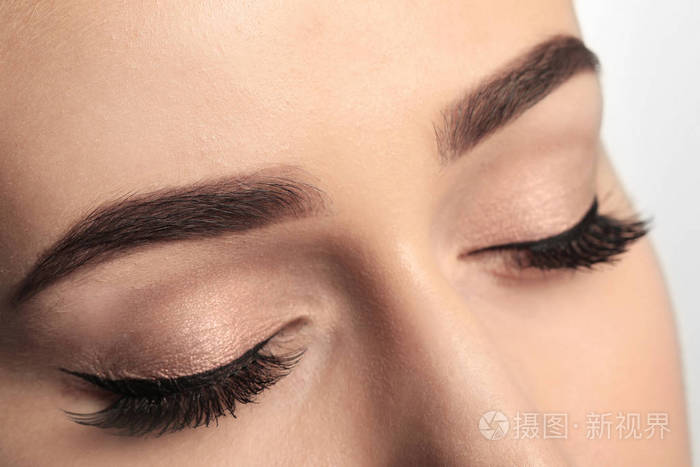 年轻女子与美丽的眉毛后矫正 特写照片 正版商用图片08abld 摄图新视界