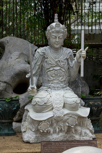 从白色大理石雕刻的中国神