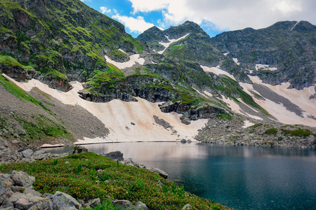 穿越阿基索山的迷人旅程