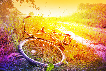 在日落风景与自行车