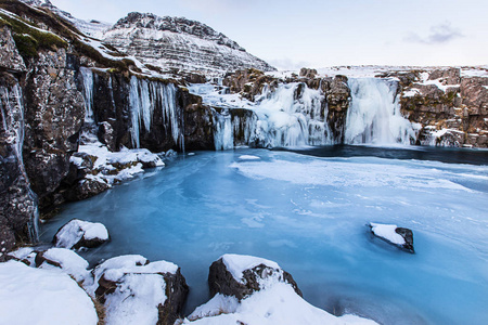 冰岛冬季著名的 Kirkjufell 山