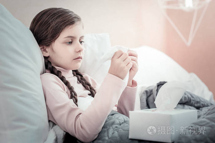 严重的孩子在家生病