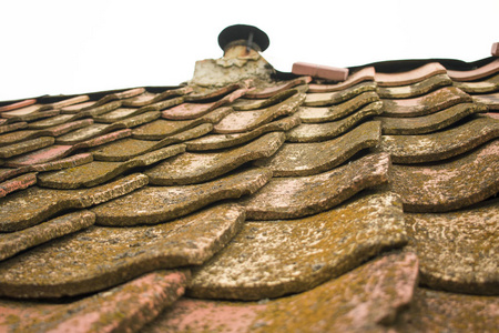 旧粘土砖。父母家老房子的屋顶