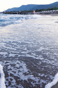 沙子里的蓝色波浪