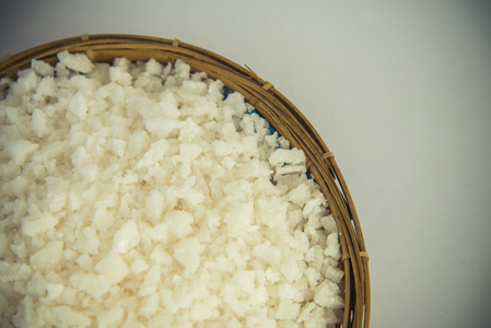 石膏晶体在 basketwork1 中的石膏盐照片