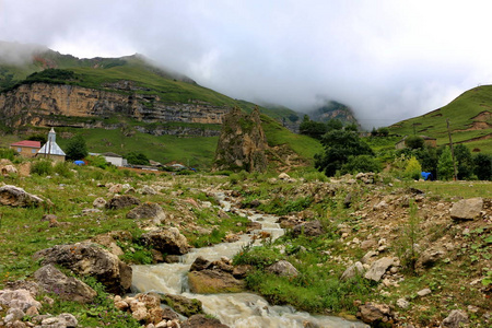 山风景与小河