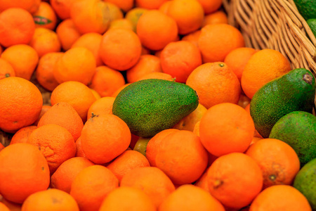 超市里有很多橘子