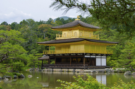 在日本京都的金阁寺