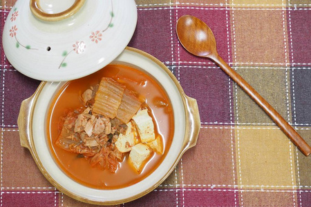 韩国菜泡菜炖泡菜jjigae