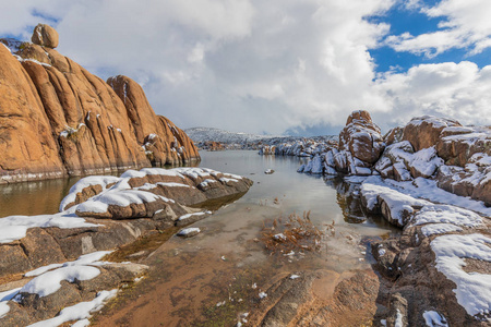 亚利桑那州华森湖风景秀丽的冬季景观