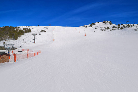 格劳罗伊格滑雪胜地安得拉在Grandvalira地区的Pyreenees